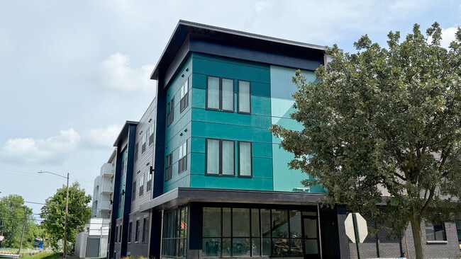 Building Photo - 404 E Clark Rental