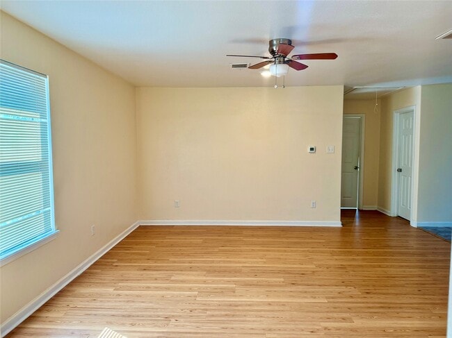 Photo - 711 Hahlo St