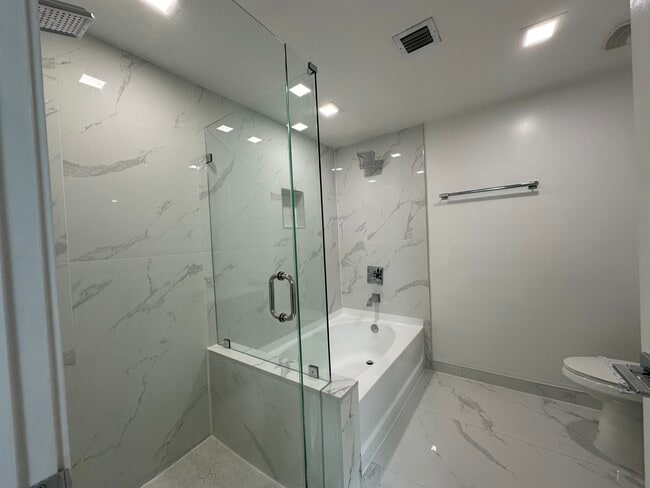 Photo - 270 Biscayne Boulevard Way