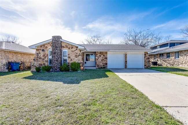 Building Photo - 645 Lloyd Ave