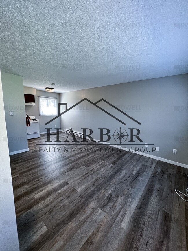 Photo - Renovated 1 Bedroom 1 Bath - SPECIAL: Lower rent for a 6 month Lease Unit 626