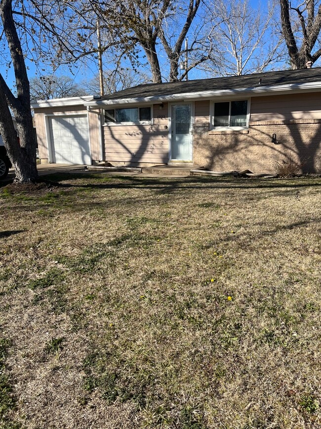Photo - 1222 Midland St Casa