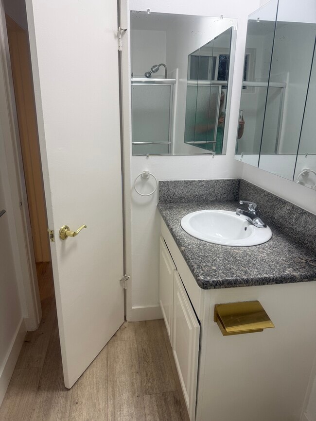 Photo - 1121 University Blvd W