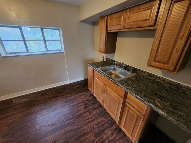 Newly Renovated 2 bedroom Section 8 NO APP... - Newly Renovated 2 bedroom Section 8 NO APP... House