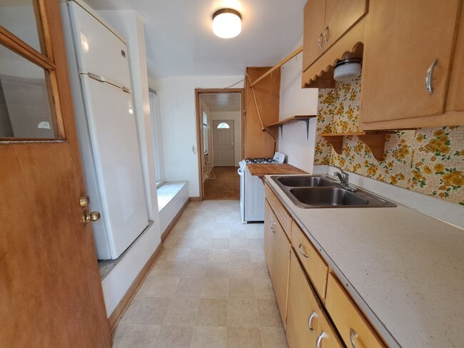 709 W Olin Ave Unit 3