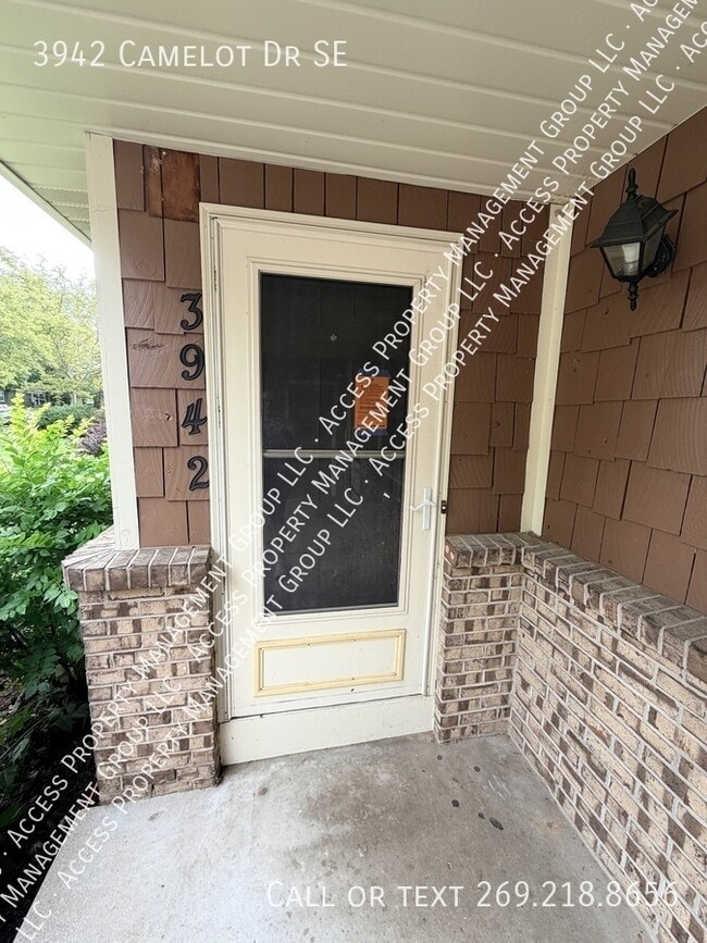 Photo - 3942 Camelot Dr SE