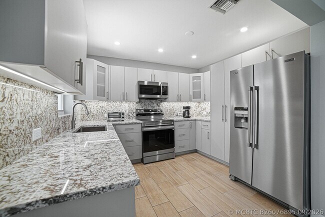 Photo - 28 SE 8th Ave