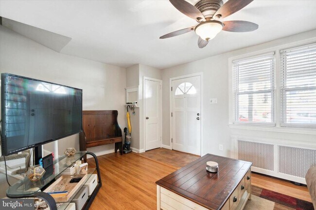 Photo - 327 E 9th Ave