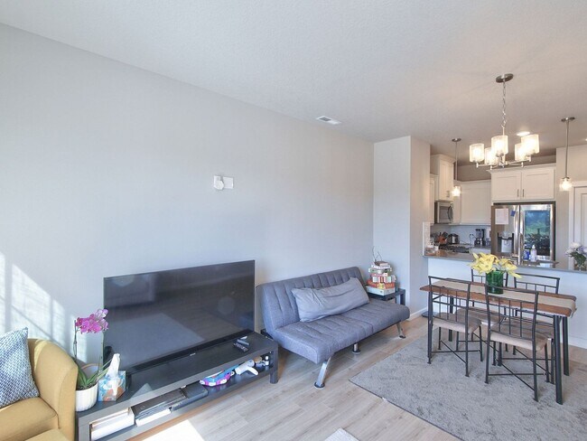 Photo - Like New Reed's Crossing Townhouse! Availa...