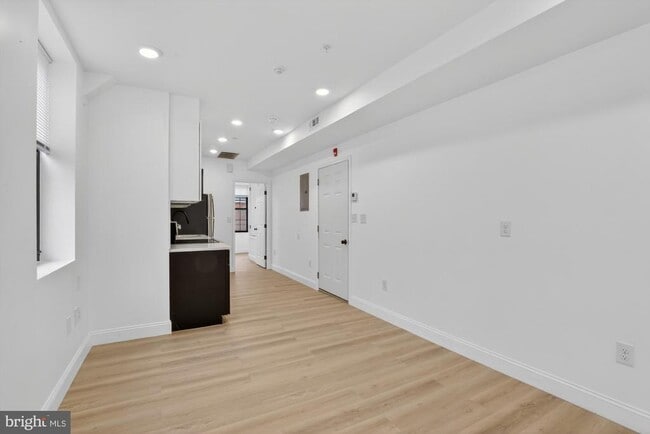 Photo - 712 N American St Unit 2