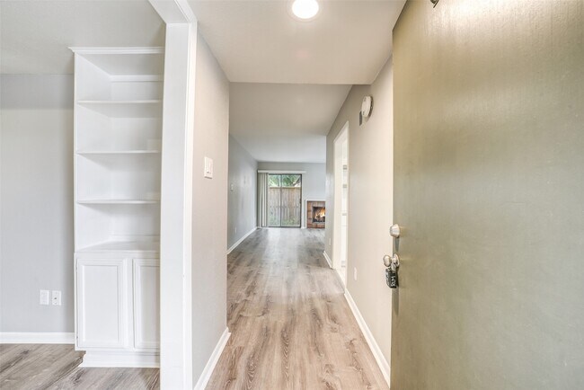 Building Photo - 767 Bering Dr Unit A