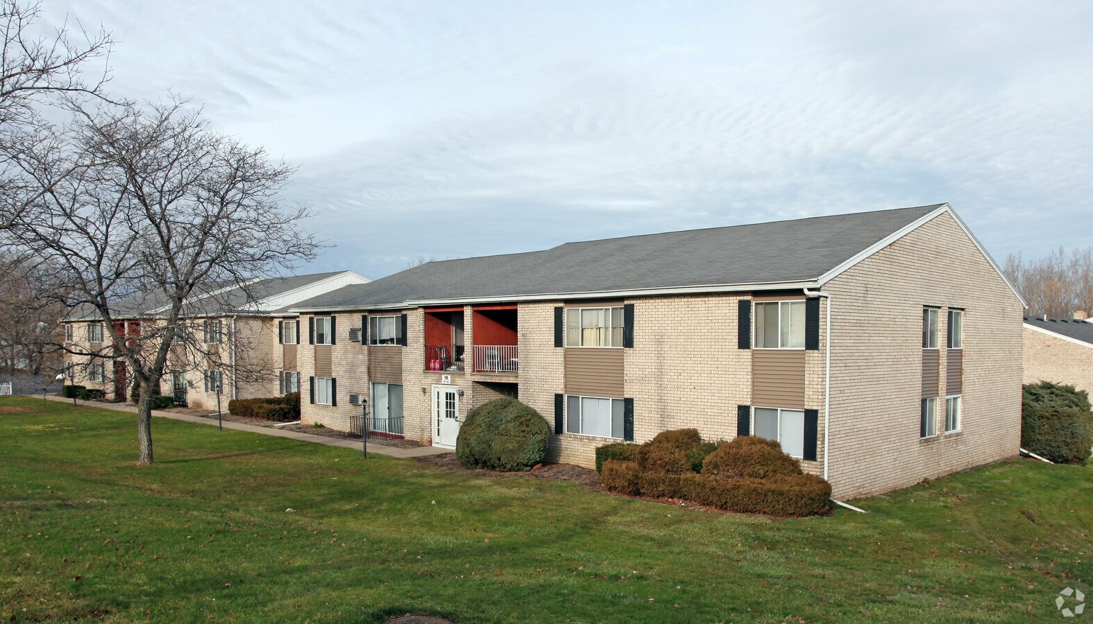 Fox Run Apartments - Fox Run Apartments
