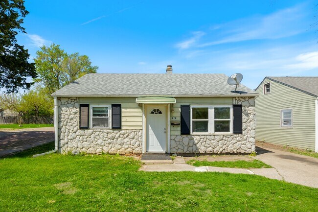 Photo - 916 5th Ave House
