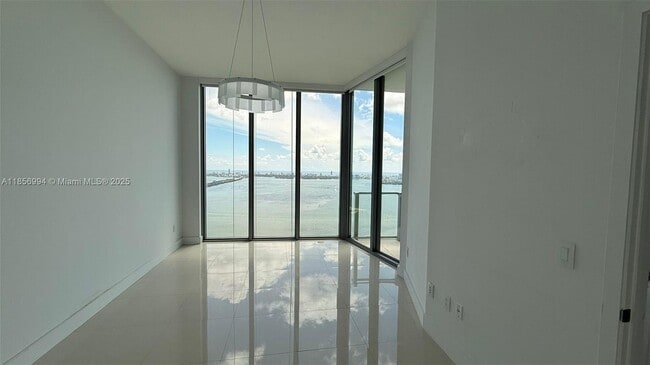 Building Photo - 2900 NE 7th Ave Unit LPH-4505 Rental