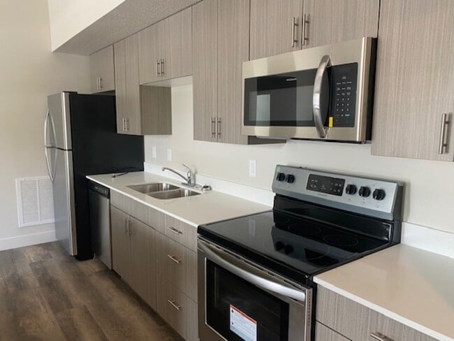 Building Photo - 142 7th St Rental