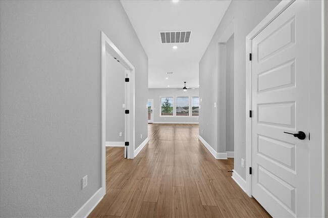 Photo - 105 Lantana Cv