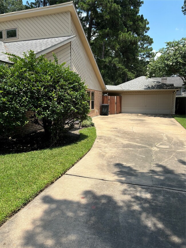 Photo - 15702 Oxenford Dr