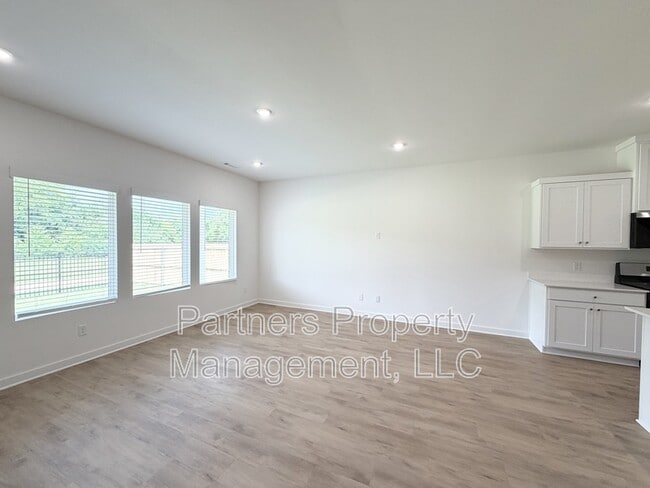 Photo - 537 S Neon Ave