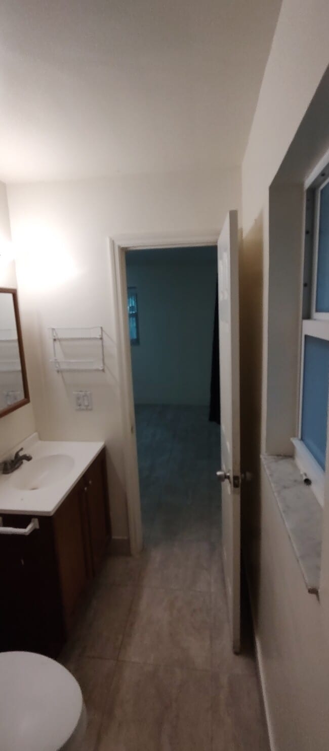 master bathroom - 12126 Gibbs Rd Unit 12126