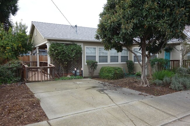 Photo - Charming 2 Bedroom in Heart of Downtown