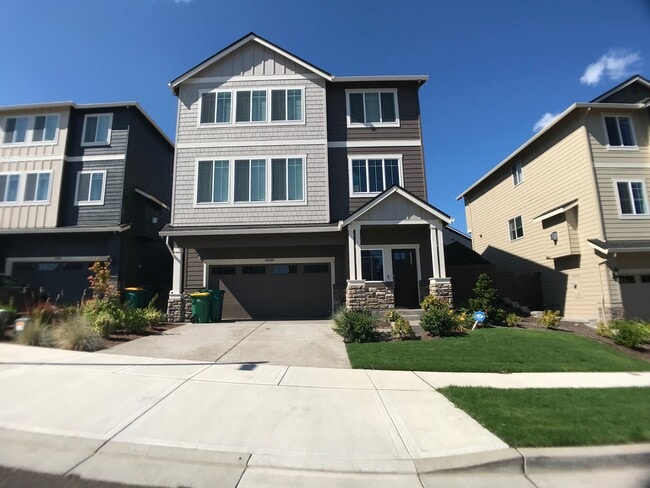 Building Photo - Luxury finishes throughout the home - 3 Be...
