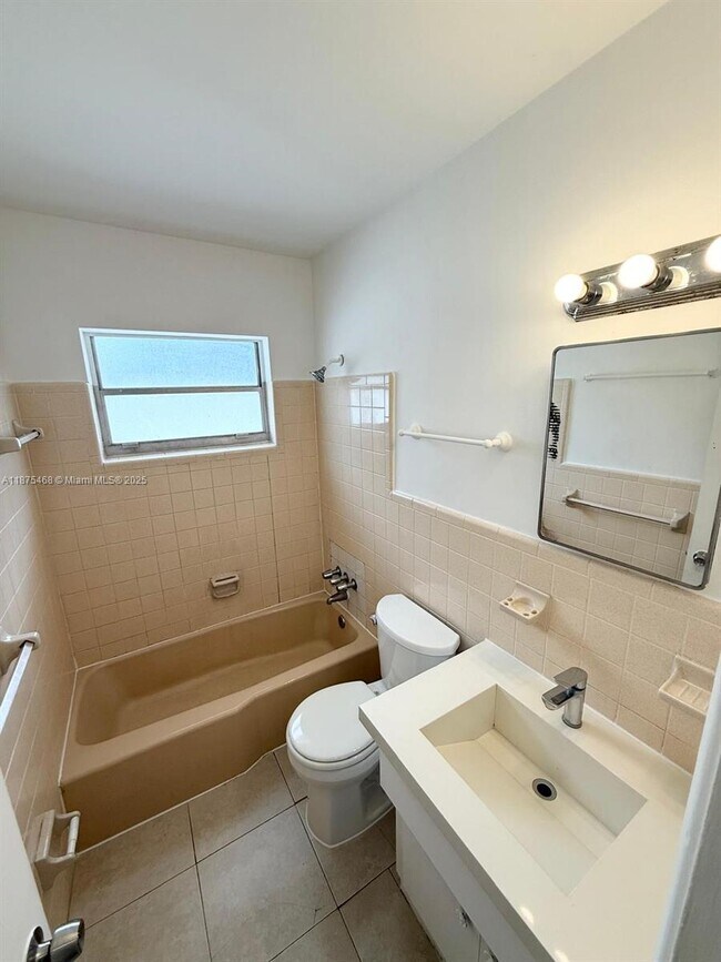 Photo - 315 NW 32nd St Unidad 315