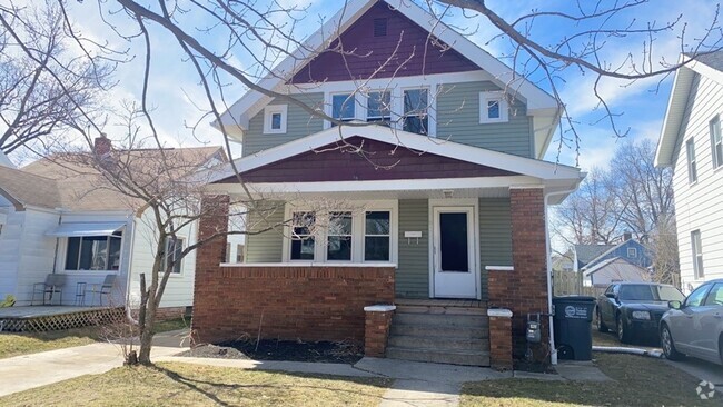 Building Photo - 3 Bedroom Home