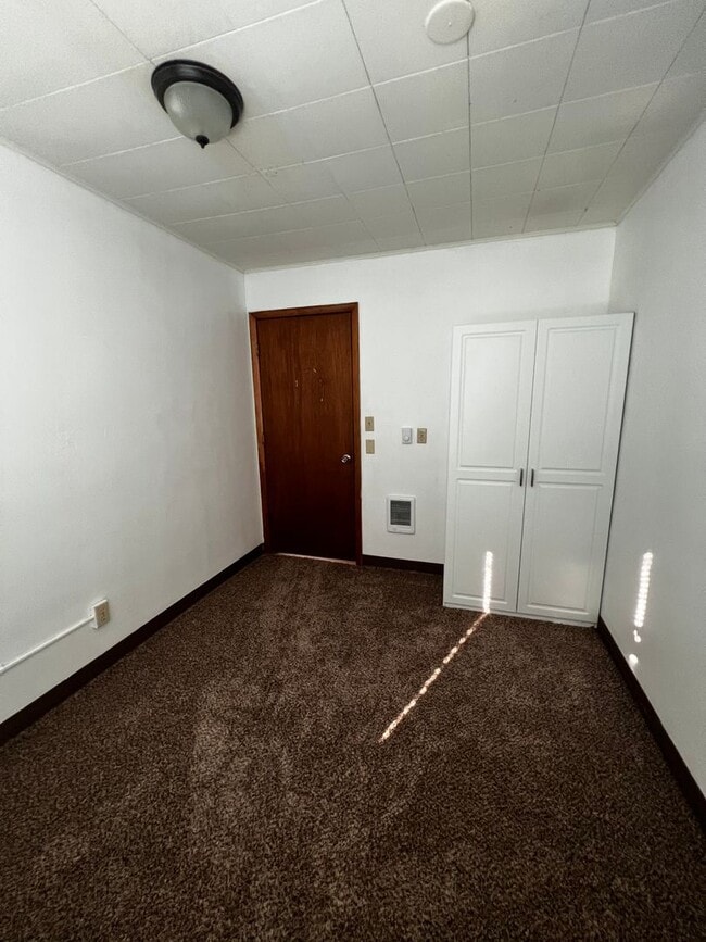 Building Photo - VMH-Vine Maple Triplex Unit 806-QU