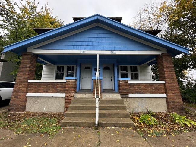 Building Photo - Move in Special - $500 off November rent -...