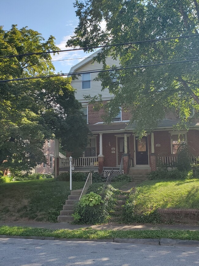 Building Photo - 208 N Penn St Unit 1