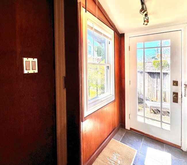 Photo - 1517 Virginia St.