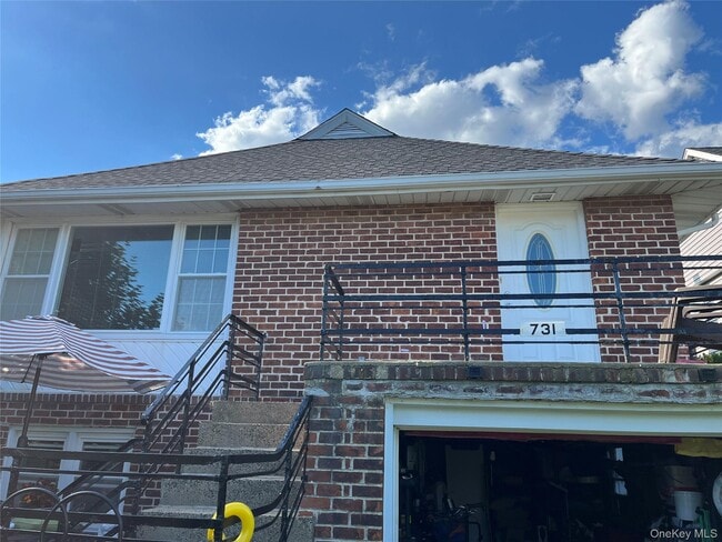Photo - 731 E Walnut St