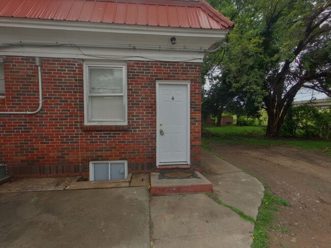 Photo - 145 N Ash St