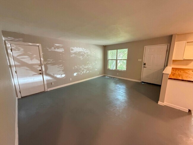Building Photo - 8209 Colony Loop Dr Unit A