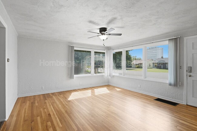 Photo - 112 W Amherst Ct