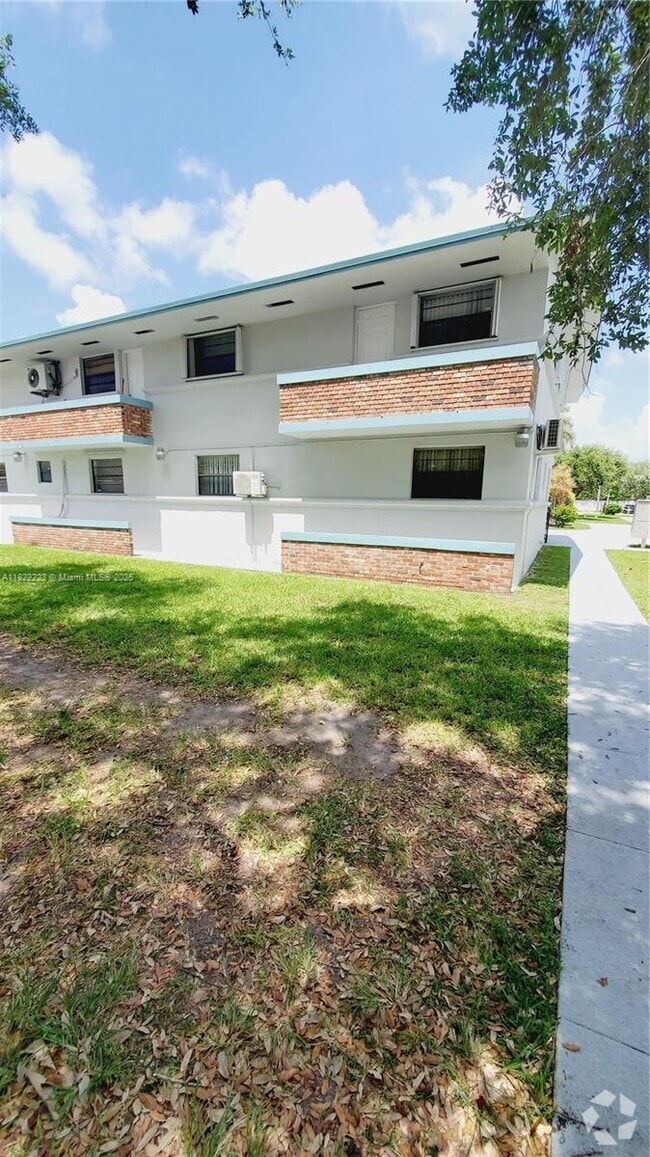 Building Photo - 4450 SW 67th Ave Unit S Rental
