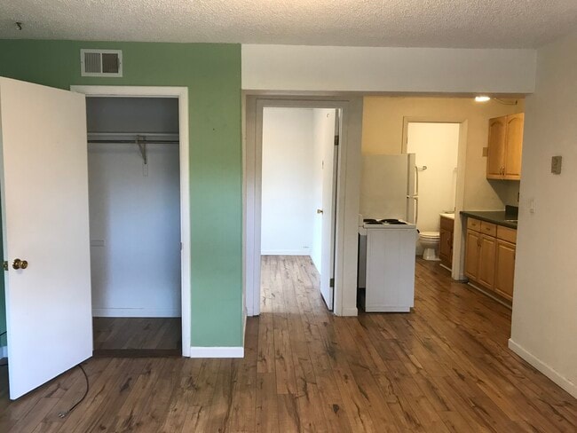 Building Photo - 3129 W 4th Ave Unit 1 bedroom apartment