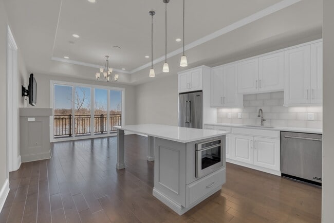 Building Photo - 1024 Club View Dr