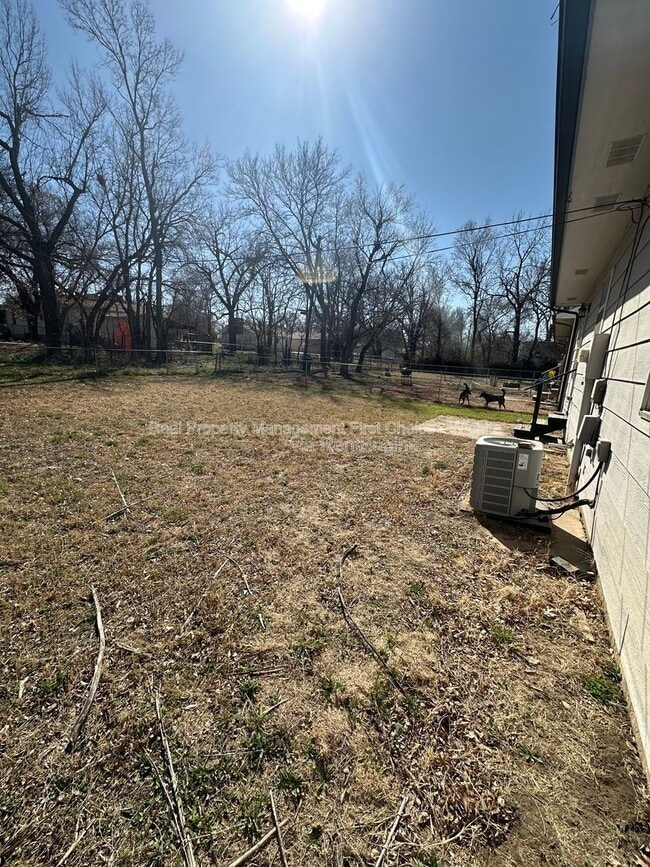 Photo - 1450 N Green St