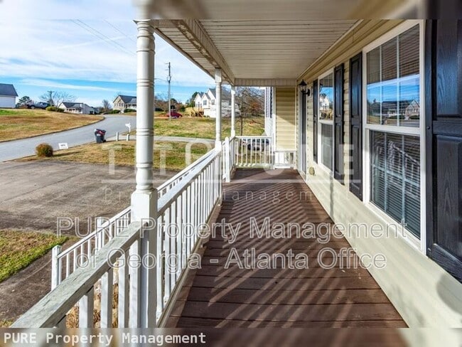 Photo - 177 Majesty Dr