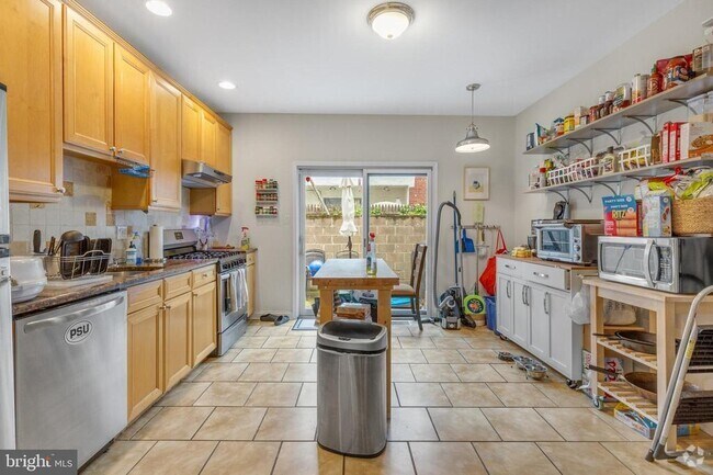 Building Photo - 1202 Gerritt St Rental