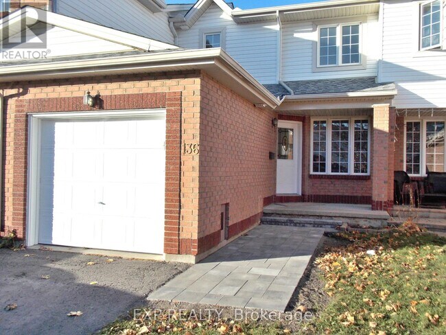 Photo - 136 Inverkip Ave