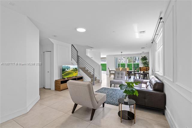 Photo - 10330 NW 68th St