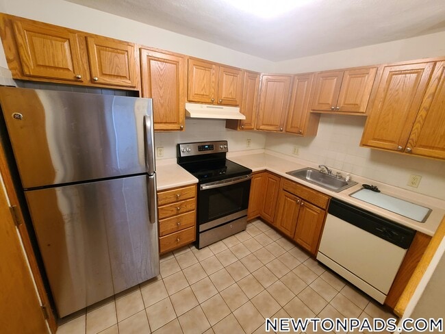 Building Photo - 280 Grove St