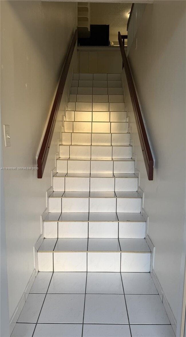 Photo - 10101 W Okeechobee Rd Unidad 1201