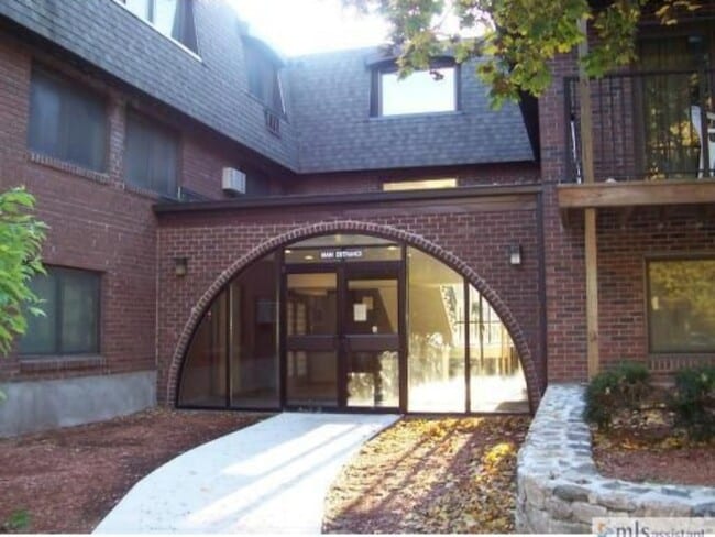 Building Photo - 688 Boston Post Rd E Unit 223