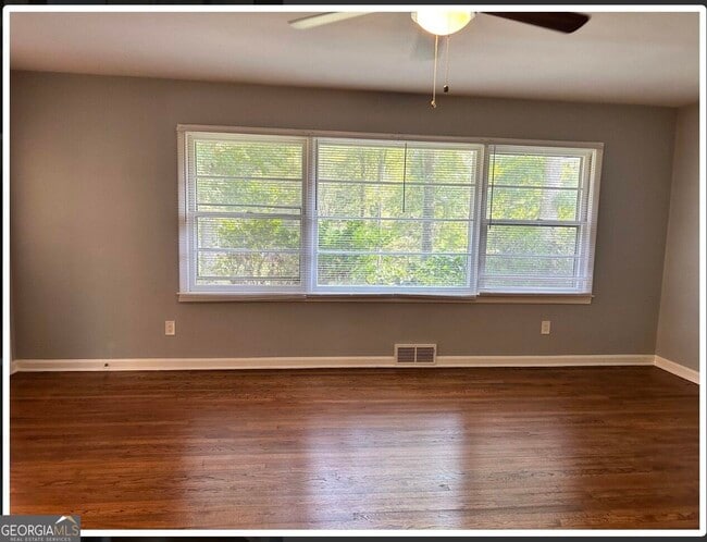 Photo - 2354 Greenglade Rd NE