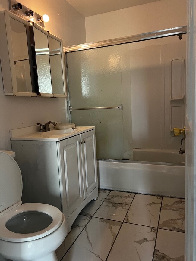 Photo - 2219 Flora St