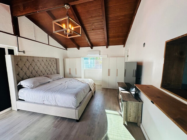 Photo - 2707 Cridge St Unit B