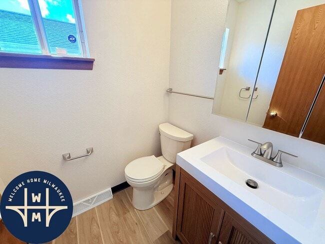 Photo - W163N11528 Windsor Ct Unidad A